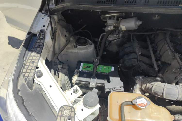 Used Dongfeng Fengon 380 2022 1.5L Comfort-Class Passenger Vehicle (Spiral Spring) – 5 Seats Engine Bay Right