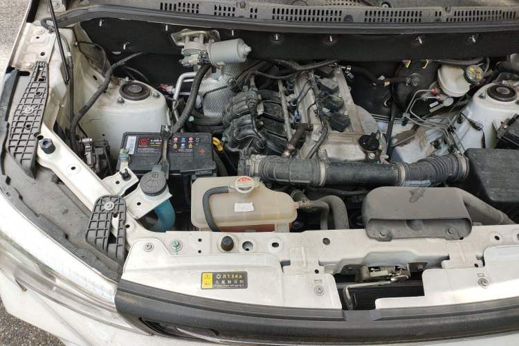 Used Dongfeng Fengon 380 2022 1.5L Comfort-Class Passenger Vehicle (Steel Spring) with 7 Seats Engine Bay Right