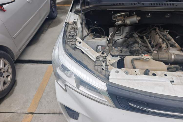 Used Dongfeng Fengon 380 2022 1.5L Comfort-Class Passenger Vehicle (Spiral Spring) – 7 Seats Engine Bay Right