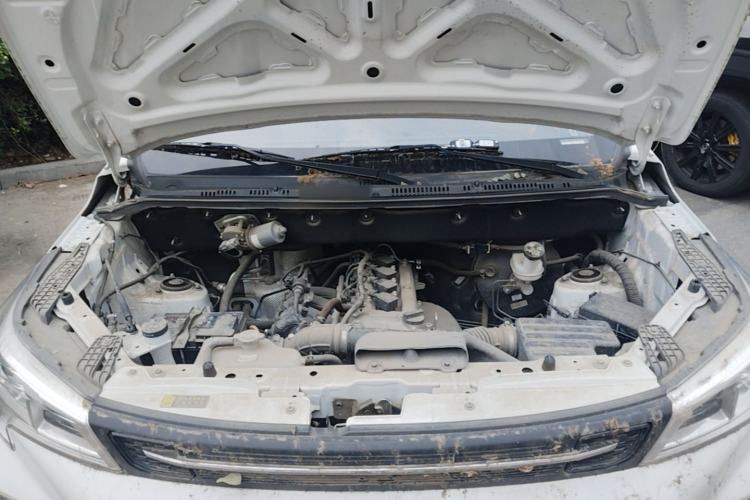 Used Dongfeng Fengon 380 2022 1.5L Standard Edition 7-Seater Passenger Vehicle Engine Bay