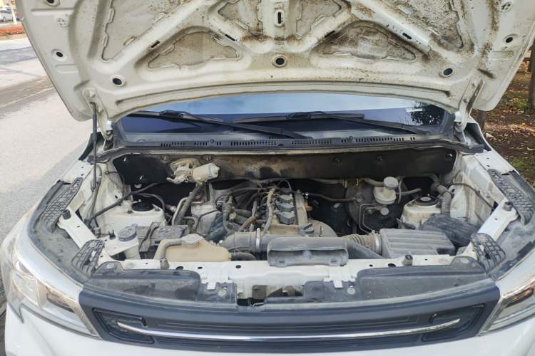 Used Dongfeng Fengon 380 2022 1.5L Standard Edition 7-Seater Passenger Vehicle Engine Bay