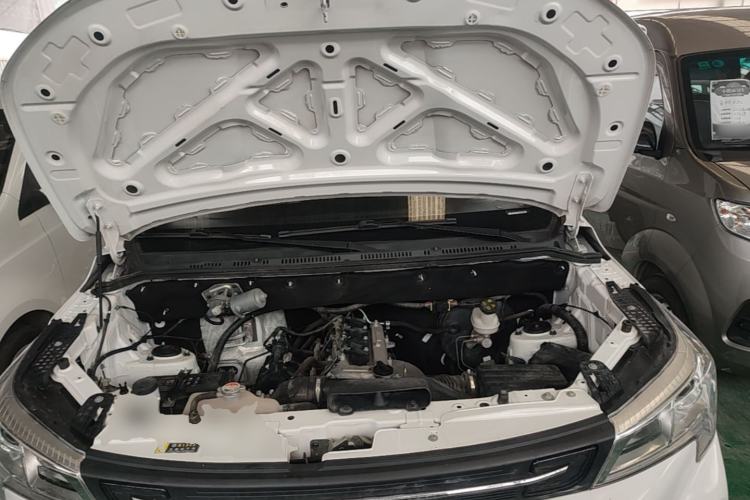 Used Dongfeng Fengon 380 2022 1.5L Standard Edition 7-Seater Passenger Vehicle Engine Bay