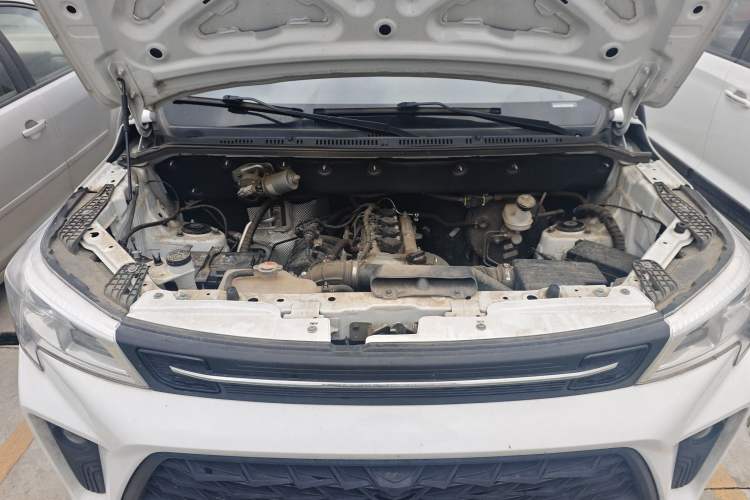 Used Dongfeng Fengon 380 2022 1.5L Comfort-Class Passenger Vehicle (Spiral Spring) – 7 Seats Engine Bay