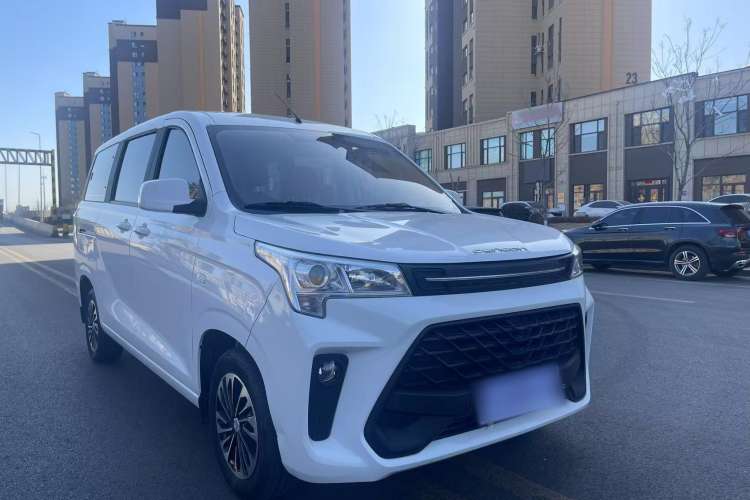 Used Dongfeng Fengon 380 2022 1.5L Comfort-Class Passenger Vehicle (Steel Spring) with 7 Seats Exterior 2