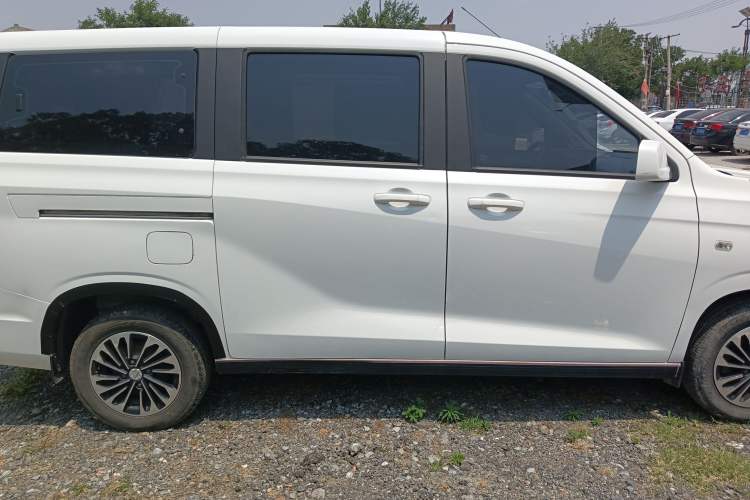 Used Dongfeng Fengon 380 2022 1.5L Comfort-Class Passenger Vehicle (Spiral Spring) – 7 Seats Exterior 2