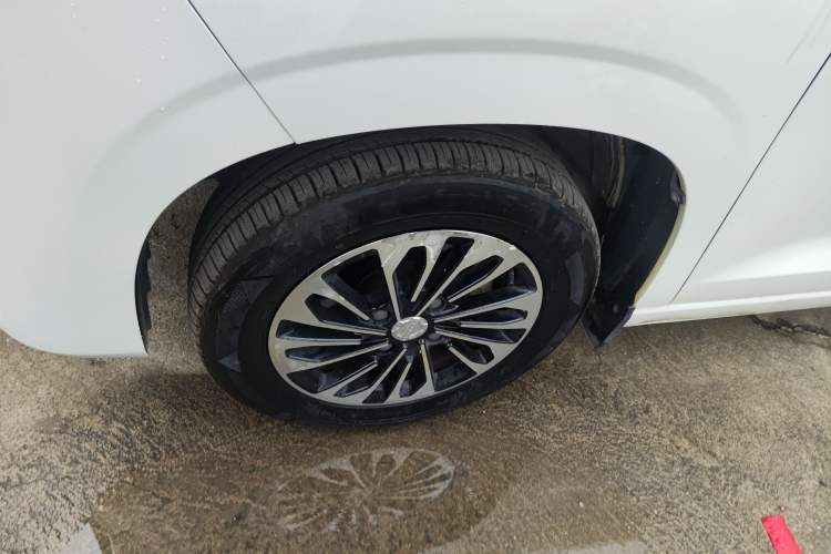 Used Dongfeng Fengon 380 2022 1.5L Comfort-Class Passenger Vehicle (Steel Spring) with 7 Seats Exterior 2