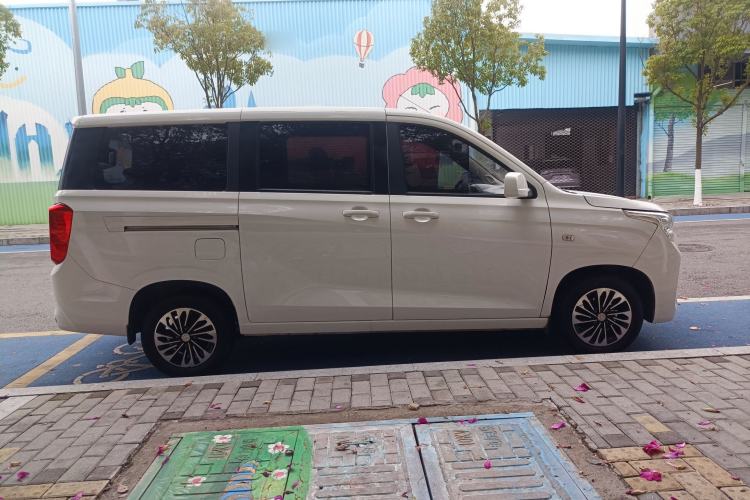 Used Dongfeng Fengon 380 2022 1.5L Comfort-Class Passenger Vehicle (Steel Spring) with 7 Seats Exterior 4