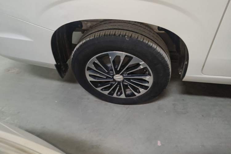 Used Dongfeng Fengon 380 2022 1.5L Comfort-Class Passenger Vehicle (Steel Spring) with 7 Seats Exterior 5