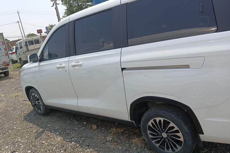 Used Dongfeng Fengon 380 2022 1.5L Comfort-Class Passenger Vehicle (Spiral Spring) – 7 Seats Exterior 5