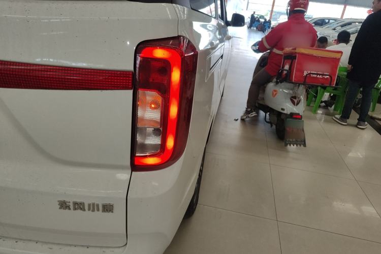 Used Dongfeng Fengon 380 2022 1.5L Comfort-Class Passenger Vehicle (Steel Spring) with 7 Seats Exterior 6