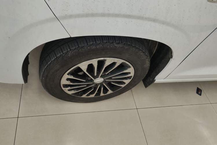 Used Dongfeng Fengon 380 2022 1.5L Comfort-Class Passenger Vehicle (Steel Spring) with 7 Seats Exterior 7