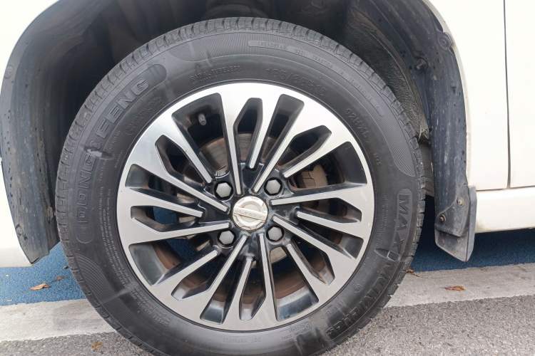 Used Dongfeng Fengon 380 2022 1.5L Comfort-Class Passenger Vehicle (Steel Spring) with 7 Seats Exterior 9