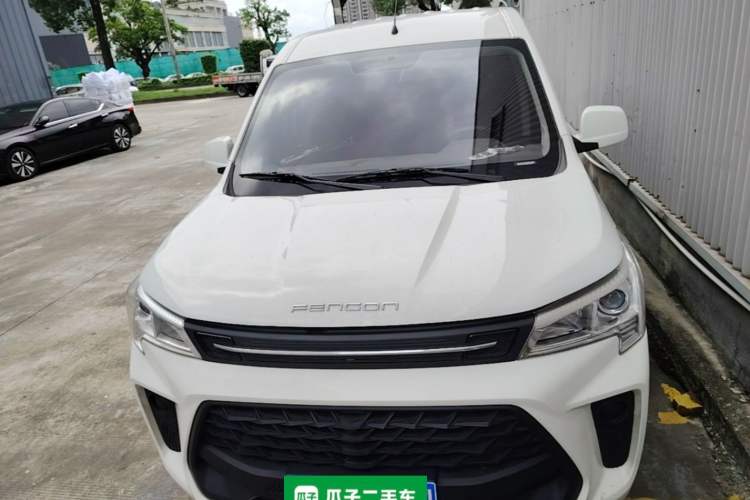 Used Dongfeng Fengon 380 2022 1.5L Luxury Edition Passenger Vehicle 5 Seats Front