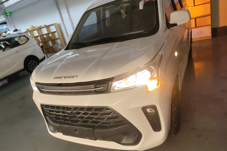 Used Dongfeng Fengon 380 2022 1.5L Comfort-Class Passenger Vehicle (Steel Spring) with 7 Seats Front