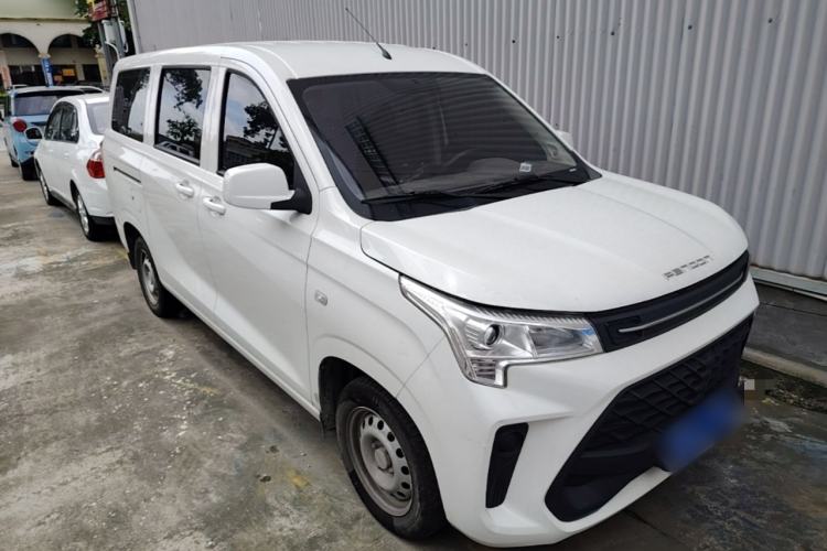 Used Dongfeng Fengon 380 2022 1.5L Luxury Edition Passenger Vehicle 5 Seats Front Right 45 Deg