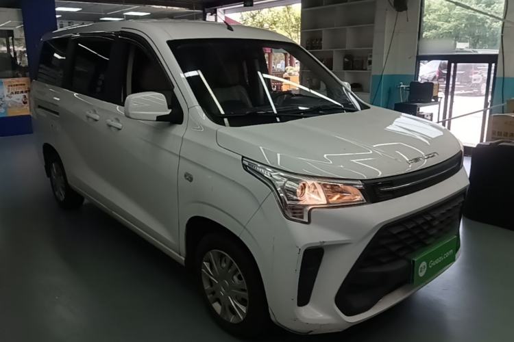 Used Dongfeng Fengon 380 2022 1.5L Standard Edition 7-Seater Passenger Vehicle Front Right 45 Deg