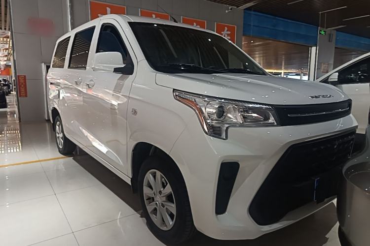 Used Dongfeng Fengon 380 2022 1.5L Luxury Edition Passenger Vehicle 5 Seats Front Right 45 Deg