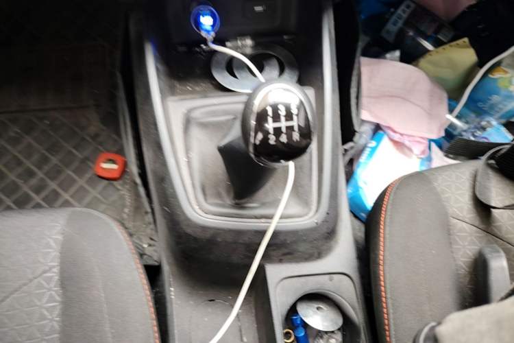 Used Dongfeng Fengon 380 2022 1.5L Luxury Edition Passenger Vehicle 5 Seats Gear Lever