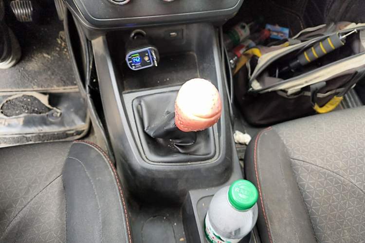 Used Dongfeng Fengon 380 2022 1.5L Comfort-Class Passenger Vehicle (Steel Spring) with 5 Seats Gear Lever