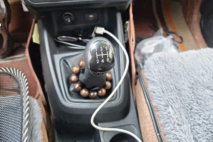 Used Dongfeng Fengon 380 2022 1.5L Comfort-Class Passenger Vehicle (Steel Spring) with 7 Seats Gear Lever