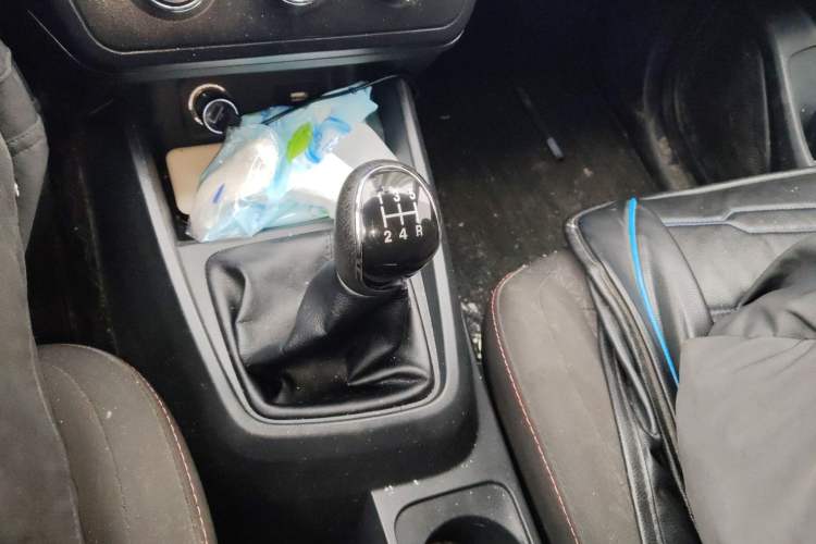 Used Dongfeng Fengon 380 2022 1.5L Standard Edition 7-Seater Passenger Vehicle Gear Lever