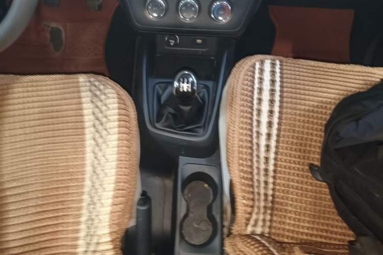 Used Dongfeng Fengon 380 2022 1.5L Comfort-Class Passenger Vehicle (Steel Spring) with 7 Seats Gear Lever