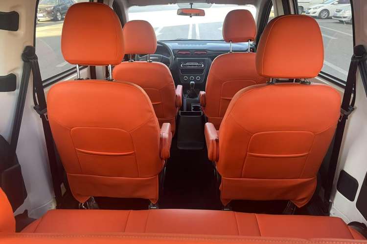 Used Dongfeng Fengon 380 2022 1.5L Comfort-Class Passenger Vehicle (Steel Spring) with 7 Seats Gear Lever