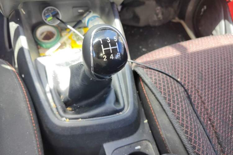 Used Dongfeng Fengon 380 2022 1.5L Comfort-Class Passenger Vehicle (Spiral Spring) – 5 Seats Gear Lever