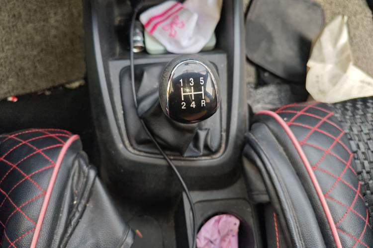 Used Dongfeng Fengon 380 2022 1.5L Comfort-Class Passenger Vehicle (Steel Spring) with 5 Seats Gear Lever