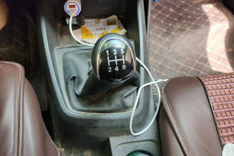 Used Dongfeng Fengon 380 2022 1.5L Comfort-Class Passenger Vehicle (Steel Spring) with 7 Seats Gear Lever