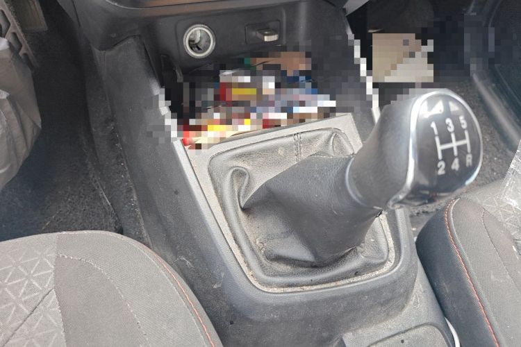 Used Dongfeng Fengon 380 2022 1.5L Comfort-Class Passenger Vehicle (Steel Spring) with 7 Seats Gear Lever
