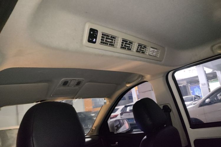 Used Dongfeng Fengon 380 2022 1.5L Comfort-Class Passenger Vehicle (Steel Spring) with 7 Seats Headliner