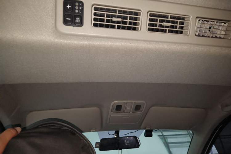Used Dongfeng Fengon 380 2022 1.5L Comfort-Class Passenger Vehicle (Steel Spring) with 7 Seats Headliner