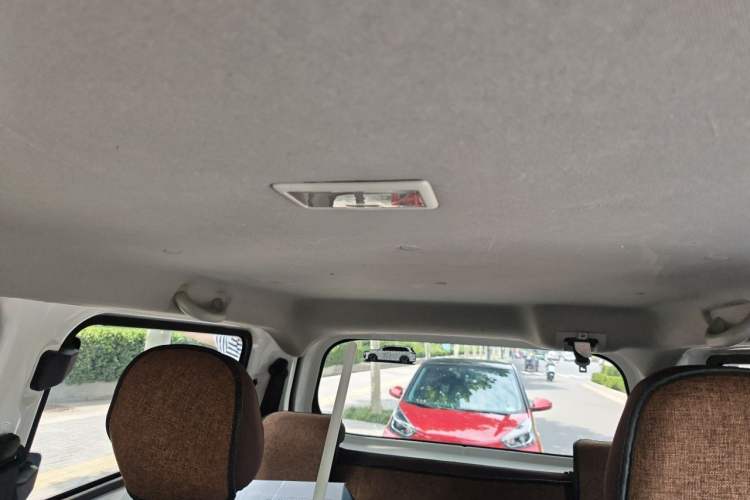 Used Dongfeng Fengon 380 2022 1.5L Comfort-Class Passenger Vehicle (Steel Spring) with 7 Seats Headliner