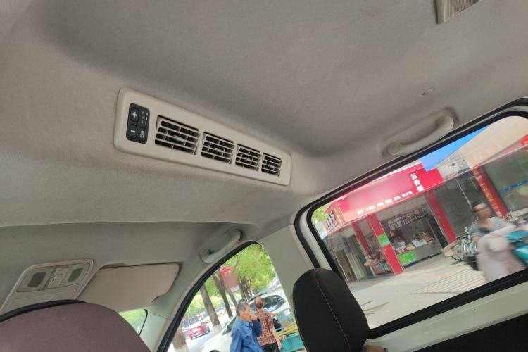 Used Dongfeng Fengon 380 2022 1.5L Comfort-Class Passenger Vehicle (Steel Spring) with 5 Seats Headliner
