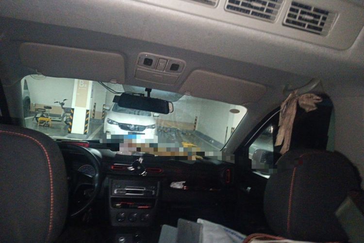Used Dongfeng Fengon 380 2022 1.5L Comfort-Class Passenger Vehicle (Steel Spring) with 5 Seats Headliner