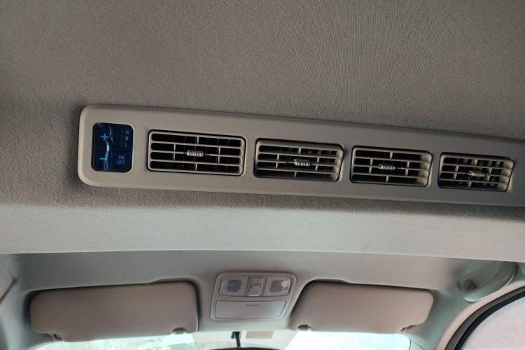Used Dongfeng Fengon 380 2022 1.5L Comfort-Class Passenger Vehicle (Steel Spring) with 7 Seats Headliner