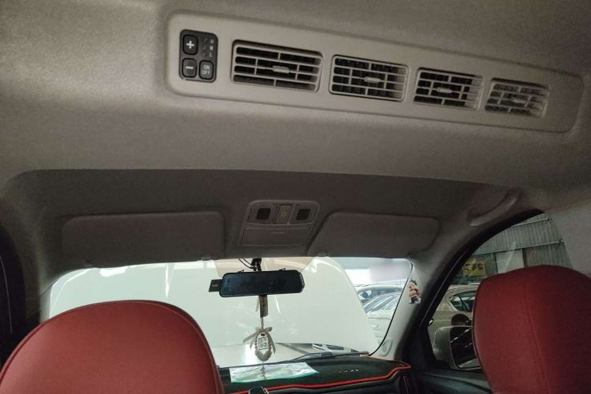 Used Dongfeng Fengon 380 2022 1.5L Comfort-Class Passenger Vehicle (Steel Spring) with 7 Seats Headliner
