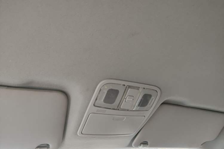 Used Dongfeng Fengon 380 2022 1.5L Comfort-Class Passenger Vehicle (Steel Spring) with 7 Seats Headliner