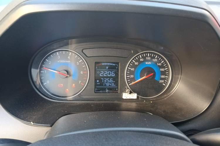 Used Dongfeng Fengon 380 2022 1.5L Comfort-Class Passenger Vehicle (Steel Spring) with 7 Seats Instrument Cluster