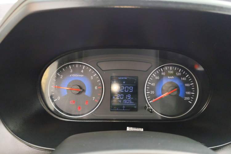 Used Dongfeng Fengon 380 2022 1.5L Standard Edition 7-Seater Passenger Vehicle Instrument Cluster