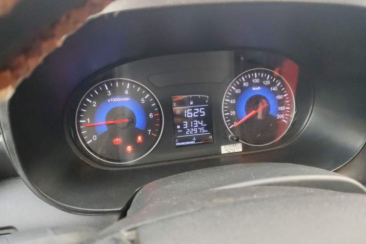 Used Dongfeng Fengon 380 2022 1.5L Standard Edition 7-Seater Passenger Vehicle Instrument Cluster