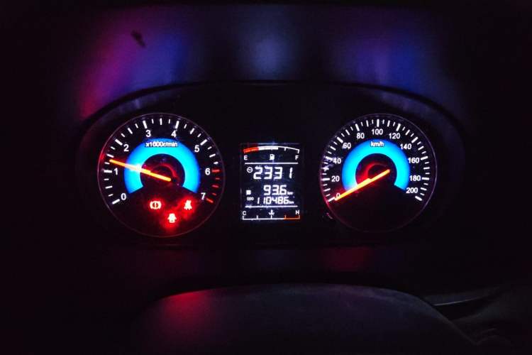 Used Dongfeng Fengon 380 2022 1.5L Comfort-Class Passenger Vehicle (Steel Spring) with 7 Seats Instrument Cluster