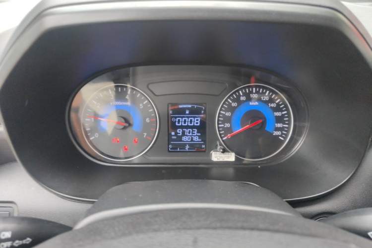 Used Dongfeng Fengon 380 2022 1.5L Comfort-Class Passenger Vehicle (Steel Spring) with 7 Seats Instrument Cluster