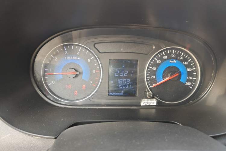Used Dongfeng Fengon 380 2022 1.5L Comfort-Class Passenger Vehicle (Steel Spring) with 7 Seats Instrument Cluster
