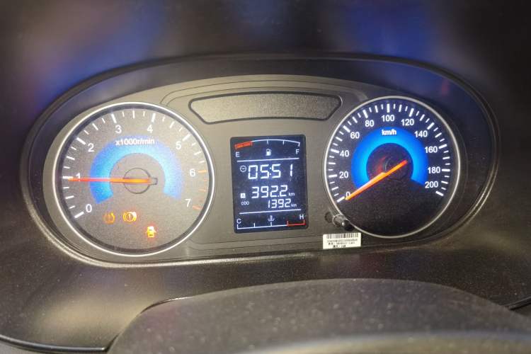 Used Dongfeng Fengon 380 2022 1.5L Comfort-Class Passenger Vehicle (Steel Spring) with 7 Seats Instrument Cluster