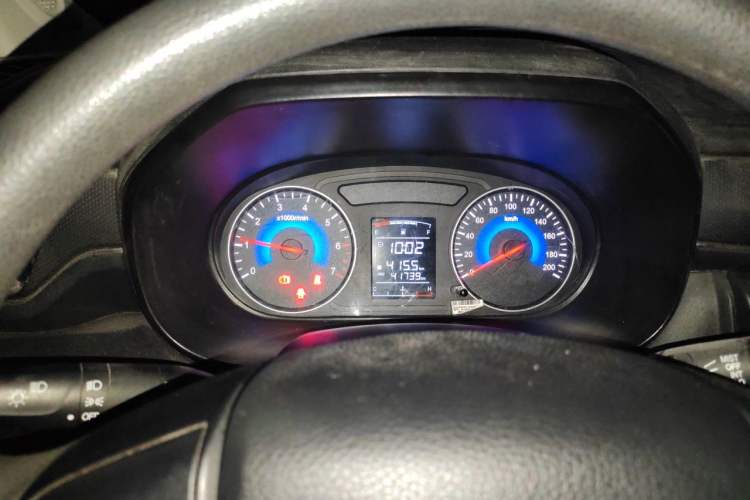 Used Dongfeng Fengon 380 2022 1.5L Comfort-Class Passenger Vehicle (Steel Spring) with 7 Seats Instrument Cluster