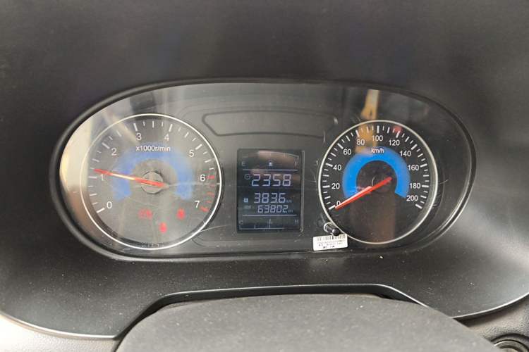 Used Dongfeng Fengon 380 2022 1.5L Comfort-Class Passenger Vehicle (Steel Spring) with 5 Seats Instrument Cluster