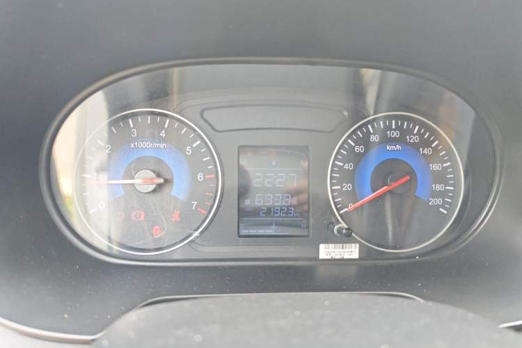 Used Dongfeng Fengon 380 2022 1.5L Comfort-Class Passenger Vehicle (Steel Spring) with 7 Seats Instrument Cluster