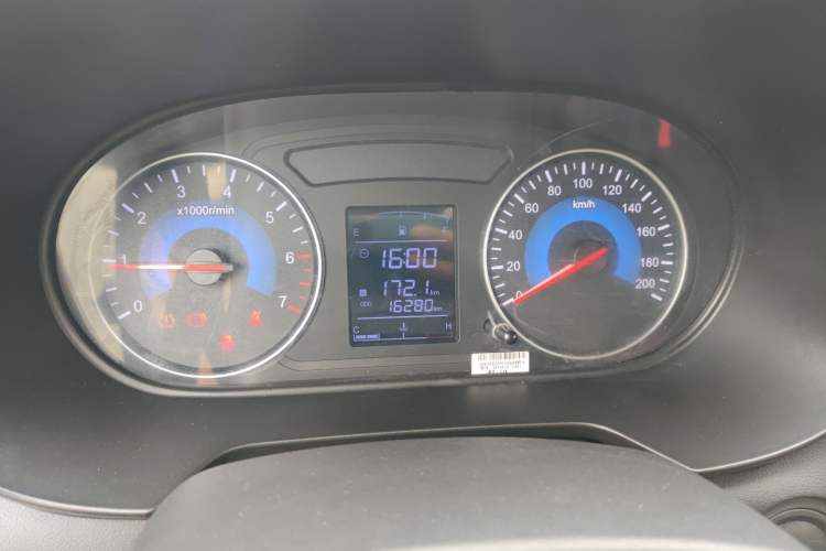 Used Dongfeng Fengon 380 2022 1.5L Comfort-Class Passenger Vehicle (Steel Spring) with 7 Seats Instrument Cluster